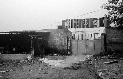 因?yàn)樯馐挆l，內(nèi)黃縣一家腐竹設(shè)備廠(chǎng)已關(guān)門(mén)歇業(yè)(隱蔽拍攝)