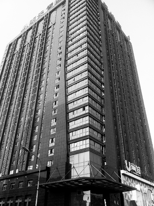 記者按照公開地址在鄭州一處寫字樓尋找一家軟件公司，一無所獲。