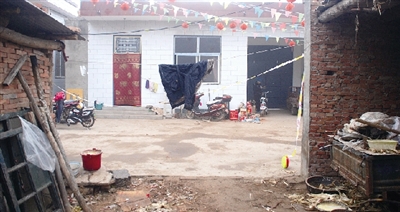 辦喜事扯的彩條還沒有褪色，這個農家小院就發(fā)生了慘案。