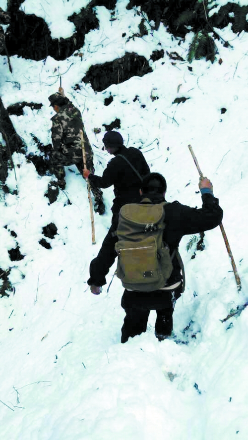 大雪封路，搜尋變得艱難　家屬/供圖