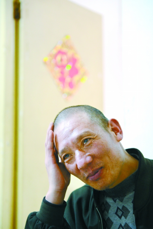 出看守所后,李懷亮的輕松表情越來(lái)越多。