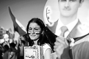 1日，土耳其民眾游行支持巴沙爾政權(quán)。新華社發(fā)