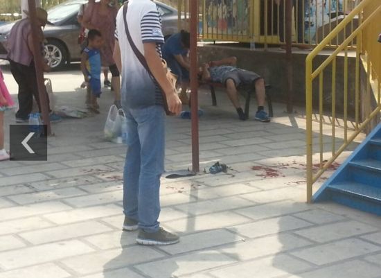 游客被激素風車甩出受傷。