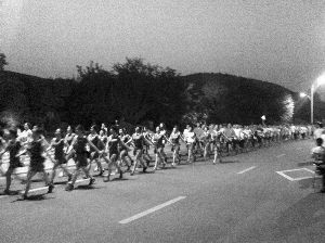 廣場舞大媽“轉(zhuǎn)行”，徐州每晚萬人暴走