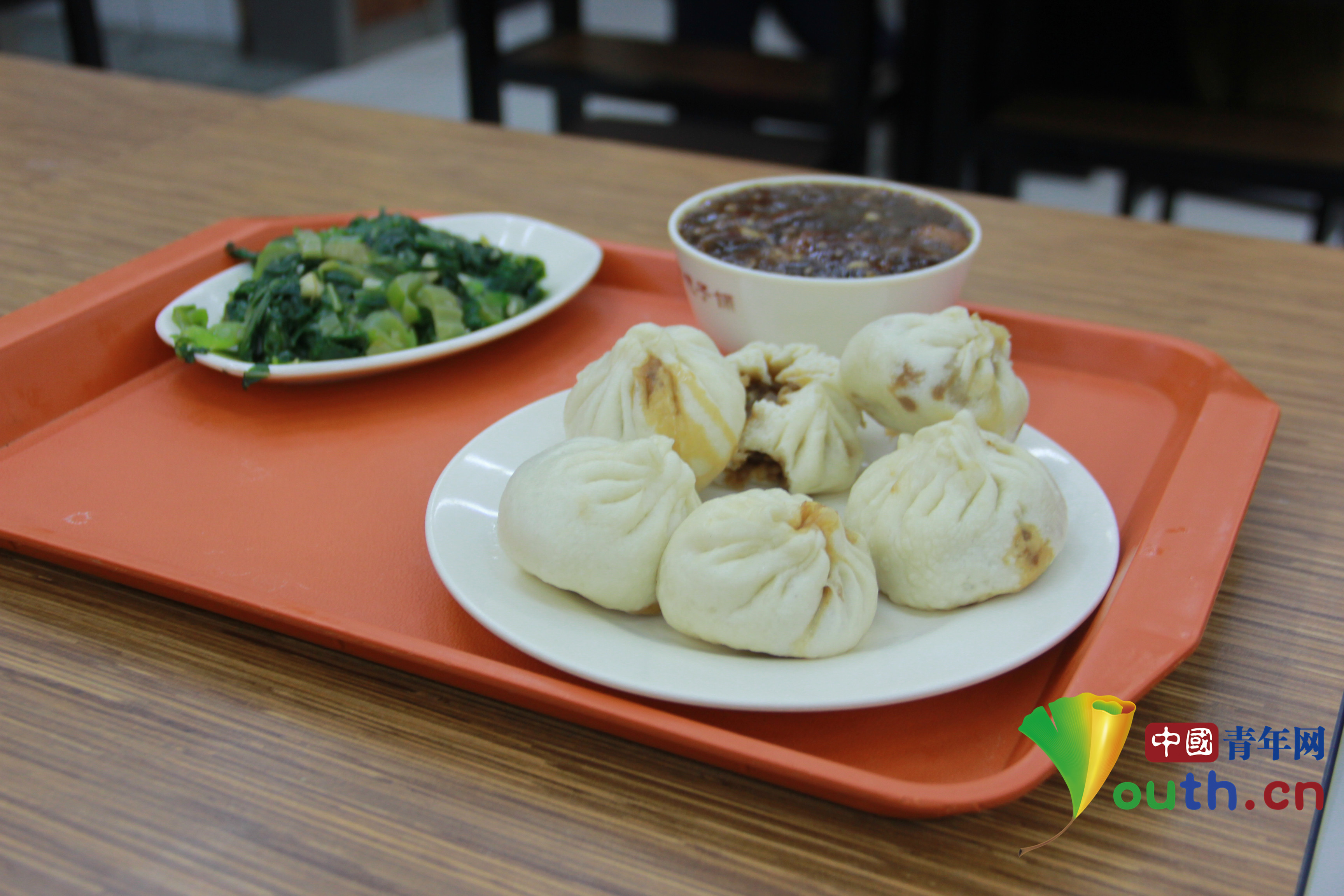 習近平周末現(xiàn)身包子鋪 排隊購買平易近人 習近平周末現(xiàn)身包子鋪 排隊購買平易近人