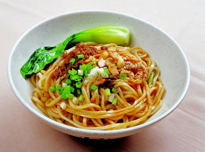 曬家鄉(xiāng)美食 網(wǎng)友：讓不讓人吃方便面了？