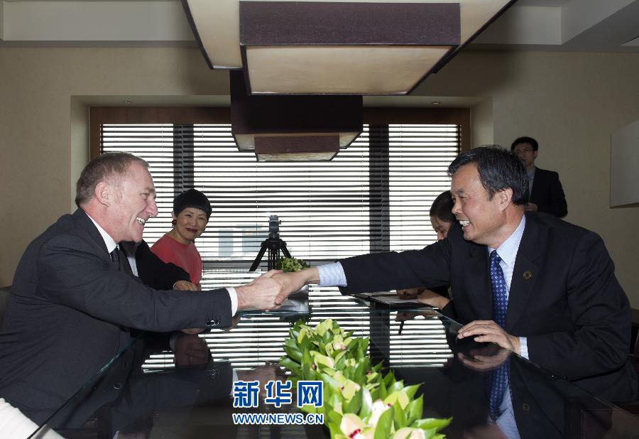 4月26日，國(guó)家文物局副局長(zhǎng)宋新潮代表中方向法國(guó)有關(guān)方面負(fù)責(zé)人表示感謝。當(dāng)日，法國(guó)皮諾家族在北京宣布