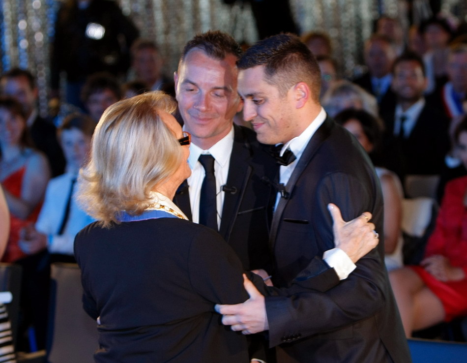 法國(guó)舉行首場(chǎng)合法同性婚禮