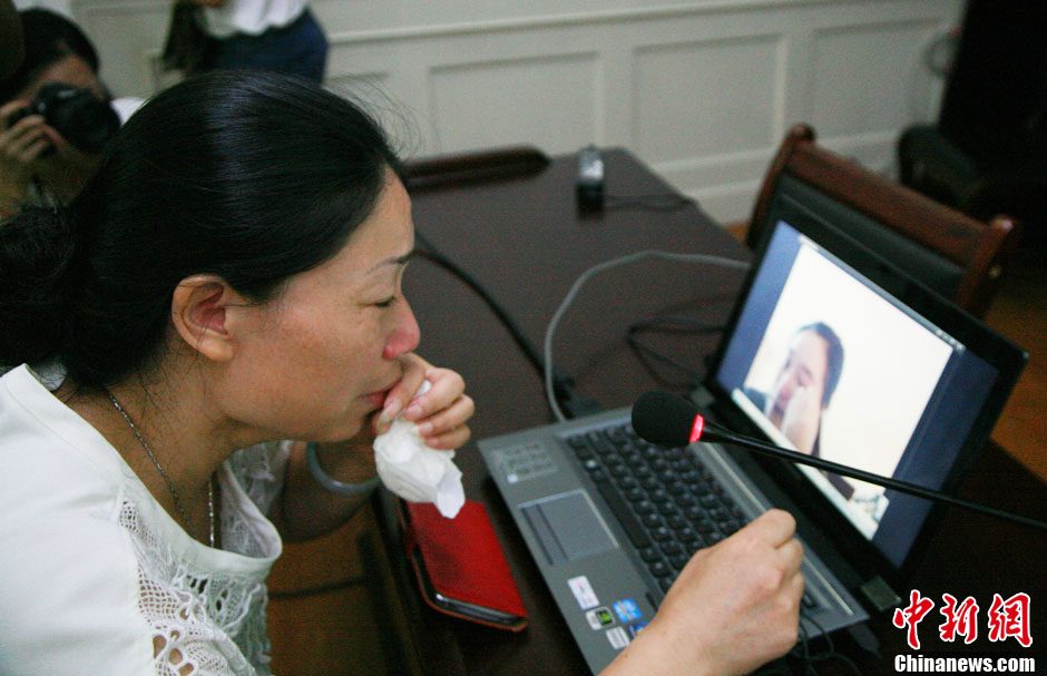 浙江江山韓亞空難親歷學(xué)生與國內(nèi)家長進(jìn)行視頻對話 中新社發(fā) 李晨韻/攝