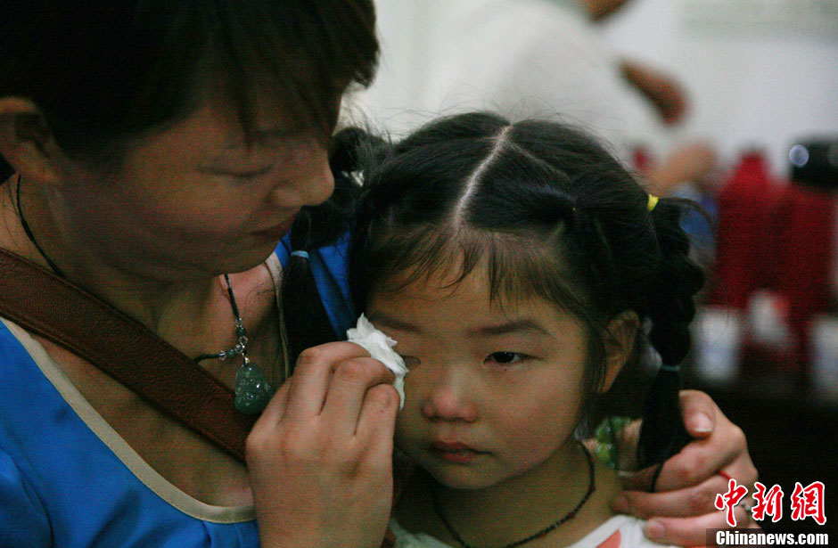 浙江江山韓亞空難親歷學(xué)生與國內(nèi)家長進(jìn)行視頻對話 中新社發(fā) 李晨韻/攝