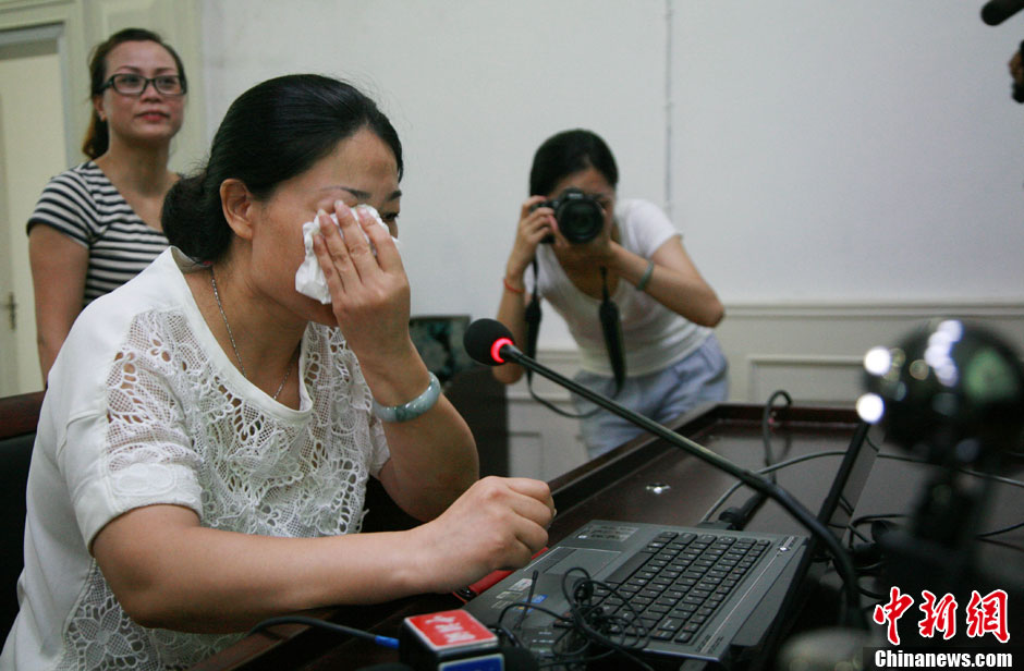 浙江江山韓亞空難親歷學(xué)生與國內(nèi)家長進(jìn)行視頻對話 中新社發(fā) 李晨韻/攝