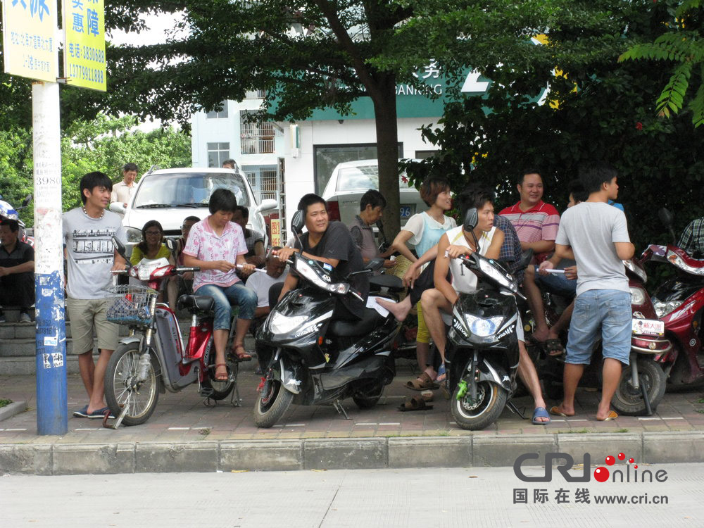 2013年07月10日，廣西壯族自治區(qū)北海市，依然有很多外地人聽信謠言不肯離去。圖片來源：飛影/CF