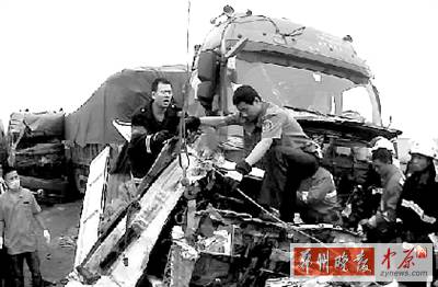 　這起事故中，4名傷者生命沒(méi)有危險(xiǎn)