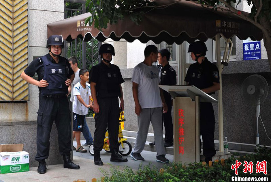 7月31日，成都成華區(qū)二十四城小區(qū)發(fā)生警匪槍戰(zhàn)。