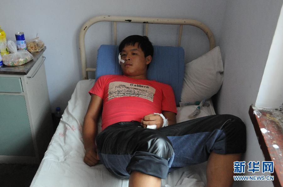 　8月20日，一名傷者在醫(yī)院接受救治。