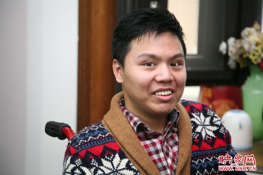 練完歌后，海龍害羞的朝著記者笑了下，說自己發(fā)揮的不好。