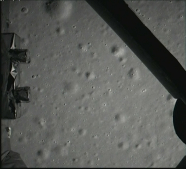 嫦娥三號(hào)平穩(wěn)落月 中國首次地外天體軟著陸成功