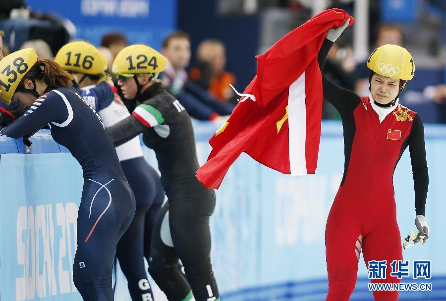 2月13日，中國選手李堅柔（右）在比賽后慶祝。