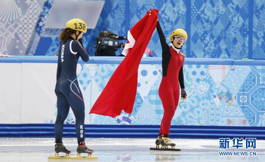 2月13日，中國選手李堅柔（右）在比賽后慶祝。