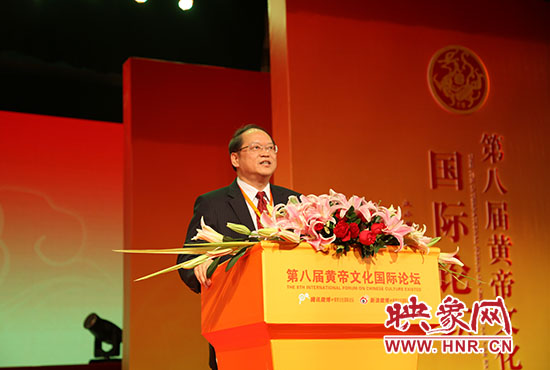 臺灣大學(xué)哲學(xué)系教授、美國耶魯大學(xué)哲學(xué)博士傅佩榮做演講