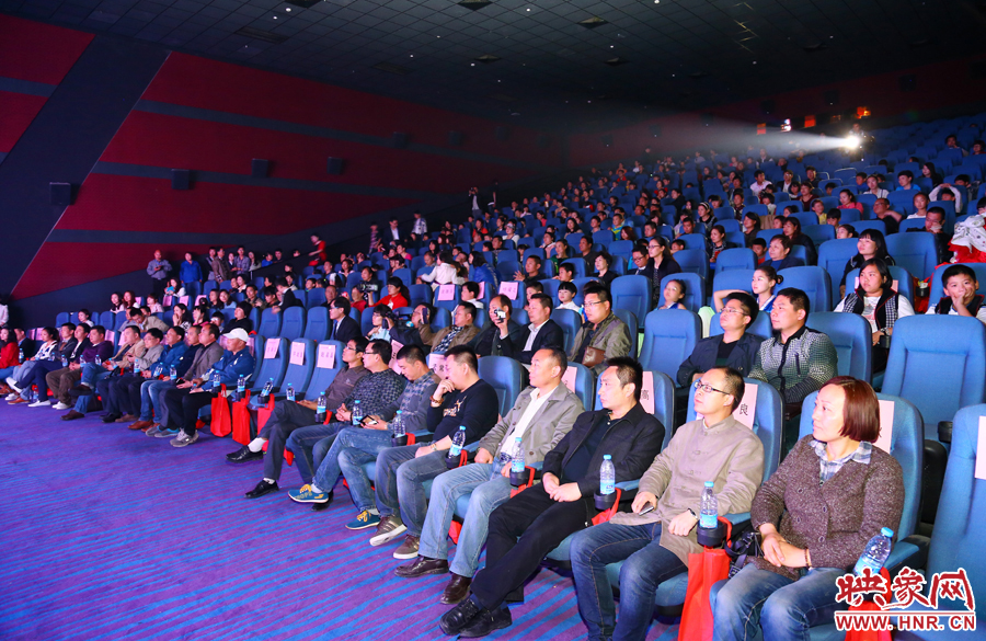 首映禮吸引了眾多的觀眾前來 首映禮吸引了眾多的觀眾前來