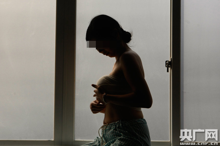 將挑戰(zhàn)國內(nèi)最大的600cc隆胸假體，誓要成為“中國最胸辣媽”。