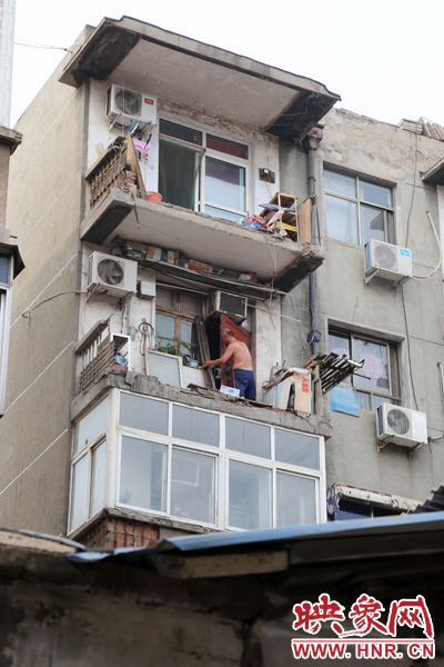 據了解，該棟房屋建造于1986年，距今已經30年。