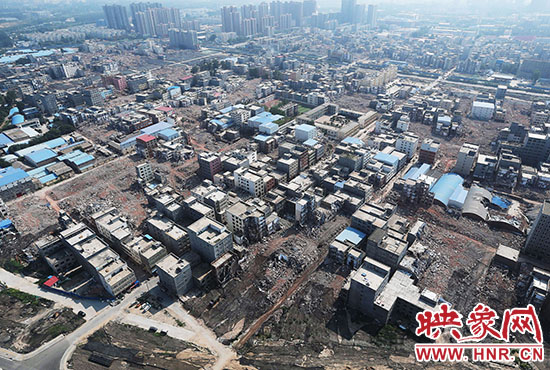 震驚！航拍鄭州城中村拆遷 宛如“地震災(zāi)區(qū)”