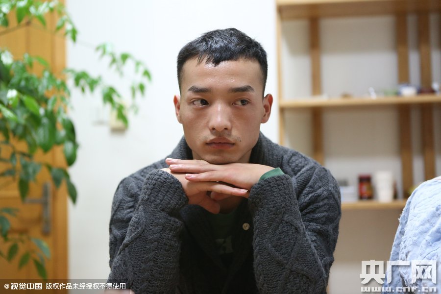 網(wǎng)絡(luò)紅人葉良辰現(xiàn)身浙江臺(tái)州，接受記者的專訪。