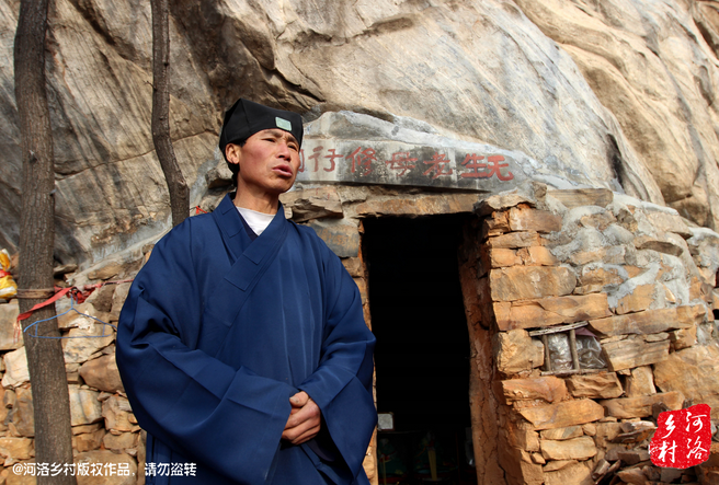在這個山洞住多久，他沒有時間表，他說要看自己的內(nèi)心，修行夠了就離開，如果需要繼續(xù)修行，就從這里“安老病死