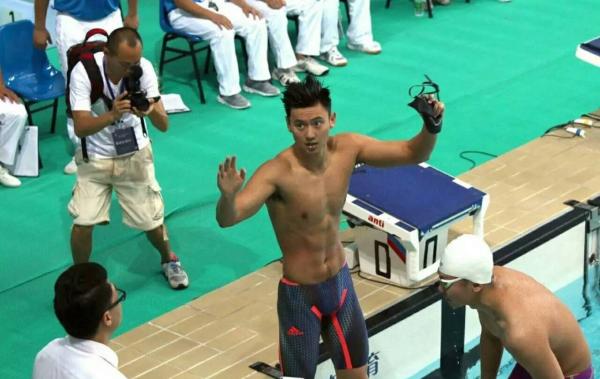 寧澤濤一人帶火一座城:粉絲包場(chǎng)酒店爆滿