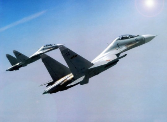 資料圖：解放軍蘇-30戰(zhàn)機。