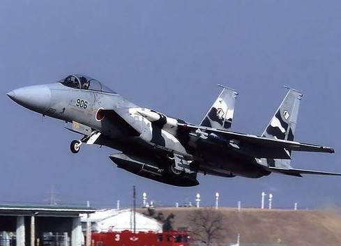 資料圖：日本空軍自衛(wèi)隊F15戰(zhàn)機。