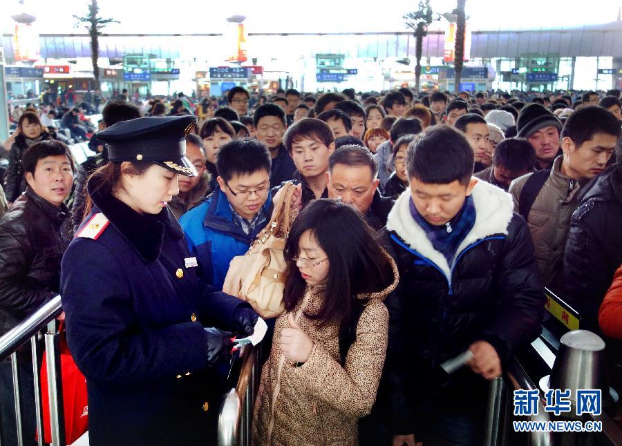 鐵路春運15天發(fā)送旅客超8000萬 客流相對平緩 鐵路春運15天發(fā)送旅客超8000萬 客流相對平緩