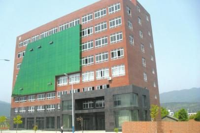 主體已完工的社區(qū)服務(wù)中心。