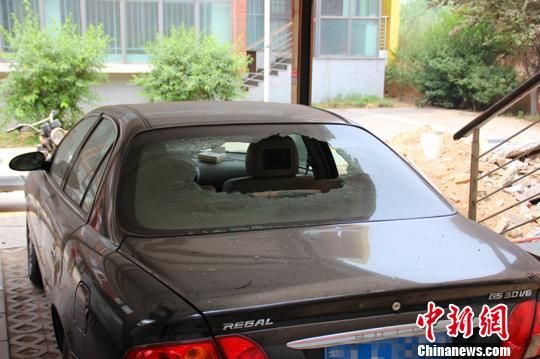 河北聽證會代表遭連續(xù)報(bào)復(fù)已不敢回家居住(圖) 河北聽證會代表遭連續(xù)報(bào)復(fù)已不敢回家居住(圖)