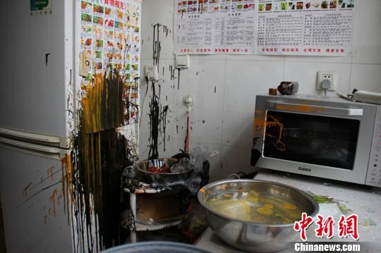 河北聽證會代表遭連續(xù)報(bào)復(fù)已不敢回家居住(圖) 河北聽證會代表遭連續(xù)報(bào)復(fù)已不敢回家居住(圖)