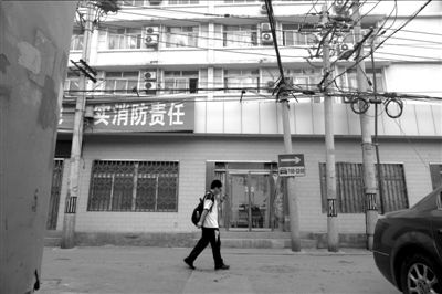 北京工商學(xué)院注冊(cè)地址西城區(qū)大醬坊胡同3號(hào)院，已經(jīng)是其他單位的辦公地點(diǎn)?！　【┤A時(shí)報(bào)記者潘之望攝