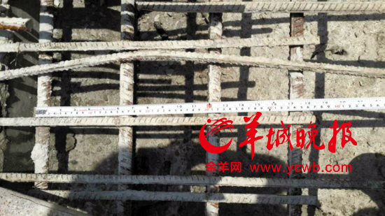 黃建清提供的E出入口鋼筋間距，顯示為15厘米