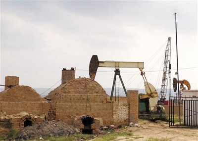 正在作業(yè)的揭蓋井，位于定邊縣紅柳溝鎮(zhèn)紅柳溝村。