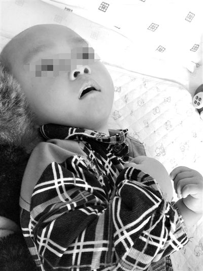 9月10日，陳揚躺在醫(yī)院的病床上，他的眼睛仍然沒有聚焦感。新京報記者 朱柳笛 攝