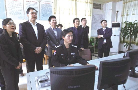 國(guó)家民政部農(nóng)村社區(qū)驗(yàn)收評(píng)估組對(duì)南海區(qū)農(nóng)村社區(qū)建設(shè)進(jìn)行檢查驗(yàn)收。