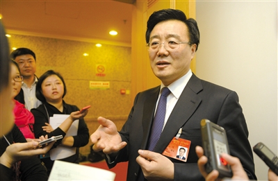 昨日，在十四屆人大二次會議順義代表團全團審議后，北京市人大代表、北京市常務(wù)副市長李士祥接受記者提問。新京報記者 浦峰 攝