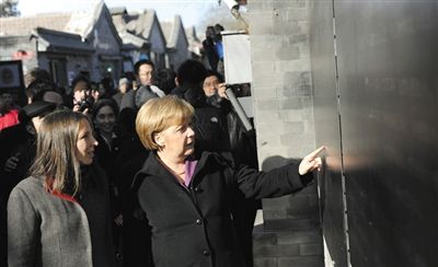 2012年2月2日，北京，默克爾來到南鑼鼓巷游覽。