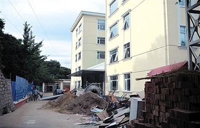 　該山莊目前正在建四星級賓館。新京報記者 吳江 攝