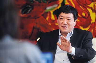 　政協(xié)委員、中國電力投資集團(tuán)總經(jīng)理陸啟洲稱，7800元是其每月基本工資。資料圖片/新京報(bào)記者 楊杰