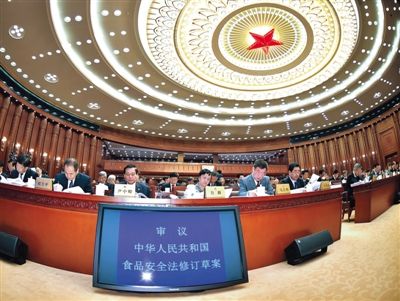 昨日，食品安全法修訂草案提交十二屆全國人大常委會第十四次會議進行三審。 新華社記者 李濤 攝