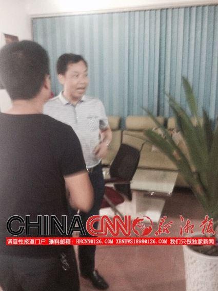 湖南一文聯(lián)主席網上曬詩遭差評 怒砸網站辦公室 湖南一文聯(lián)主席網上曬詩遭差評 怒砸網站辦公室