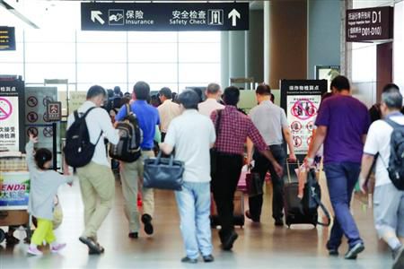 近期乘飛機(jī)應(yīng)留足更多的時(shí)間以免誤機(jī)。/晨報(bào)記者 殷立勤