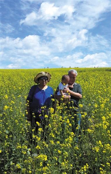 事故之前，老兩口的合影，李春同說，老兩口一輩子很少一起照相。家屬供圖